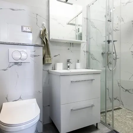 Delalle شقة سبليت